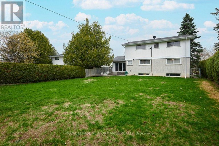 29678423/2218-aster-street/urbandale-acres/ottawa/ontario/K1H6R6_35