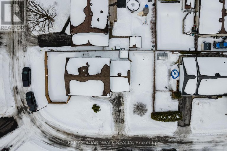 29437074/38-courtney-road-w/glencairnhazeldean/ottawa/ontario/K2L1L8_33