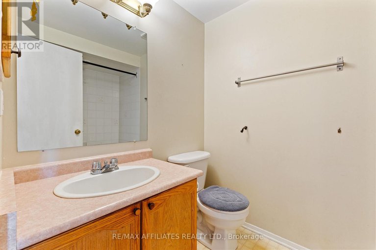 28333115/75-saxton-private/redwood-park/ottawa/ontario/K2H9P3_14