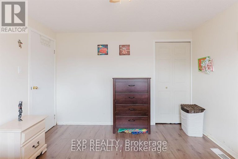 28238313/4-parklane-court/blackburn-hamlet/ottawa/ontario/K1B3H2_24