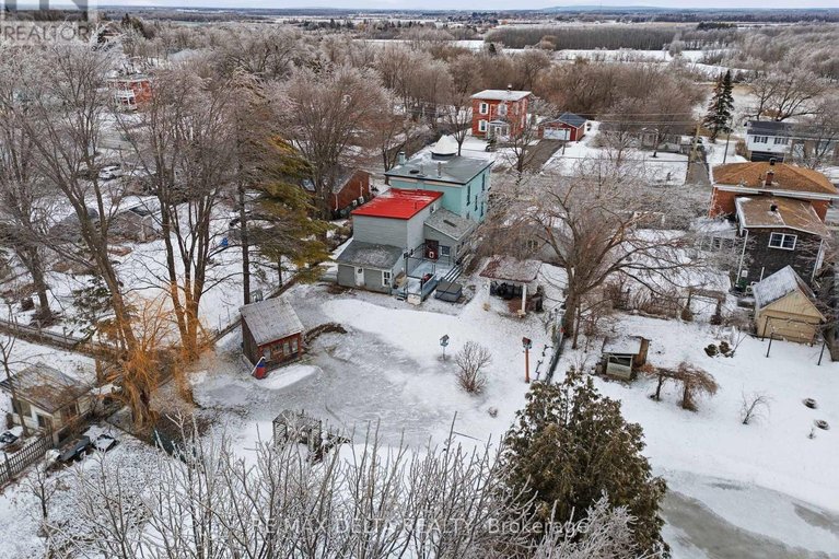 29479728/132-high-street/vankleek-hill/champlain/ontario/K0B1R0_38