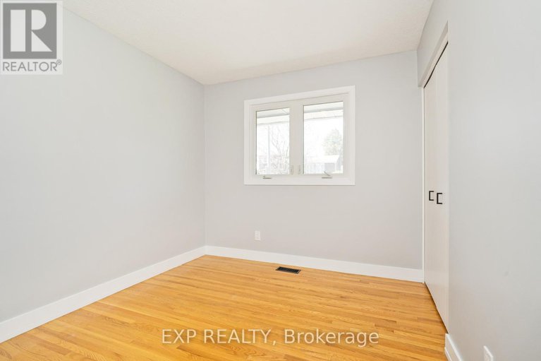 28303908/322-galloway-drive/bilberry-creekqueenswood-heights/ottawa/ontario/K1E1W3_17