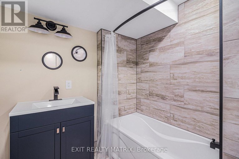 29045616/1432-deavy-way-e/bilberry-creekqueenswood-heights/ottawa/ontario/K1E2W8_14