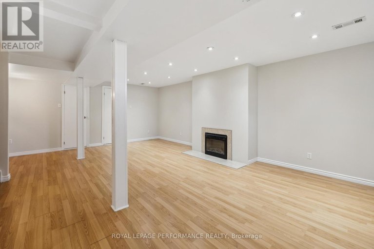 29032423/1873-du-clairvaux-road/chapel-hill/ottawa/ontario/K1C5X9_33