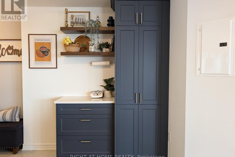 29403608/1804-70-landry-street/vanier/ottawa/ontario/K1L0A8_8