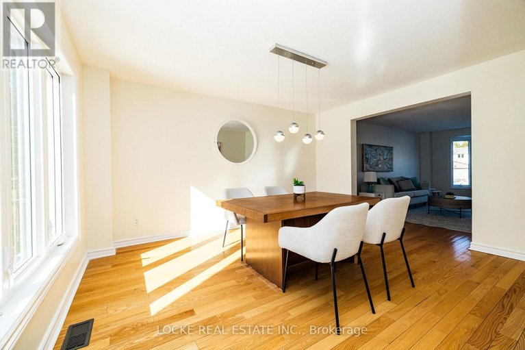 29535443/1404-forest-valley-drive/chapel-hill/ottawa/ontario/K1C5M8_10