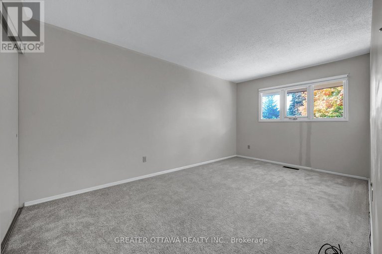 27904178/15-rutherford-crescent-s/beaverbrook/ottawa/ontario/K2K1N1_16