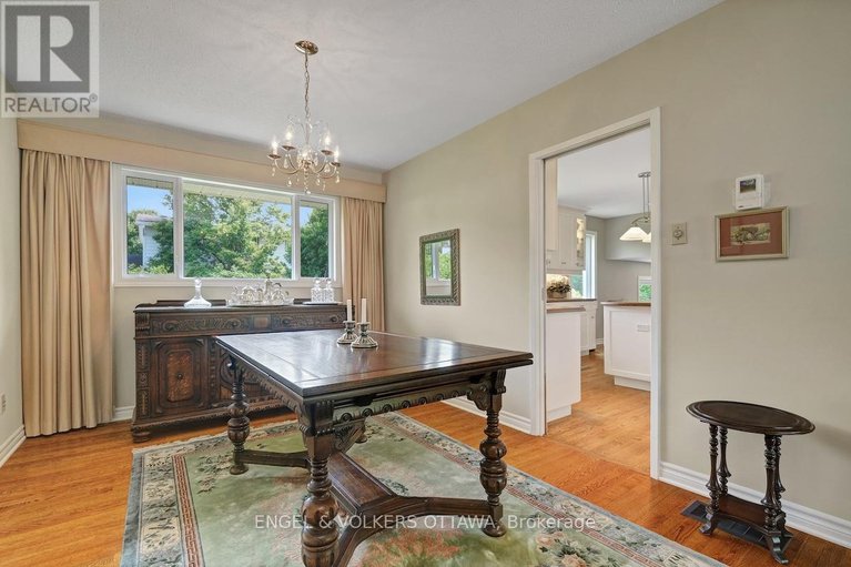 28906632/15-dickson-street/bruce-farmgraham-parkqualicumbellands/ottawa/ontario/K2H7H6_13