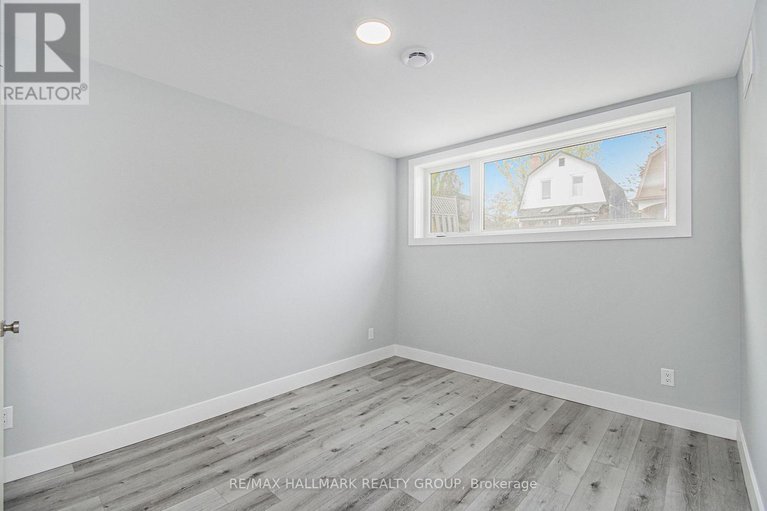 29606507/28-king-george-street/overbrook/ottawa/ontario/K1K1V8_44