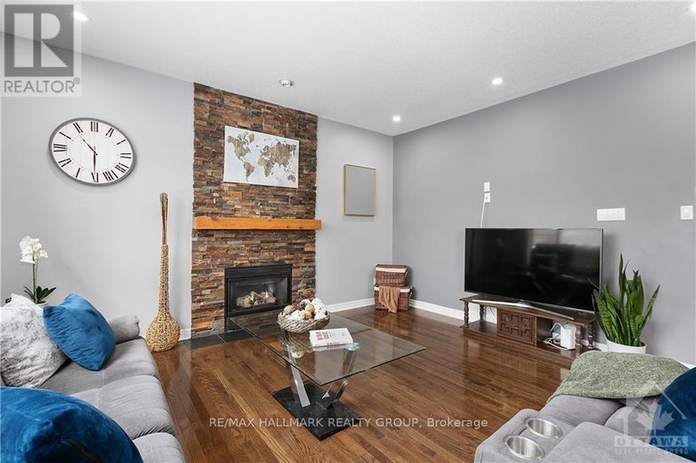 28301272/4464-shoreline-drive/riverside-southgloucester-glen/ottawa/ontario/K1V1R7_6
