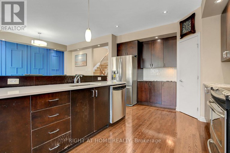 28116304/554-barrick-hill-road/emerald-meadowstrailwest/ottawa/ontario/K2M0B4_11