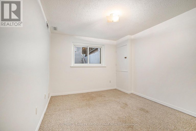 28881410/27-ariel-court/westcliffe-estates/ottawa/ontario/K2H8J1_11