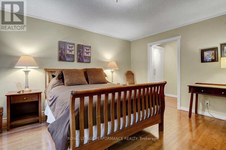 29090639/32-parklands-avenue/village-of-russell/russell/ontario/K4R1A2_29