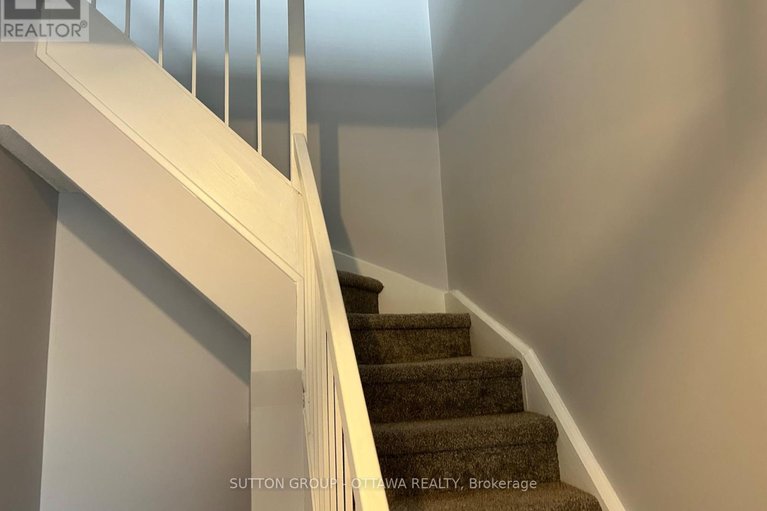 29660871/201-1835-marsala-crescent/fallingbrookpineridge/ottawa/ontario/K4A2E5_3