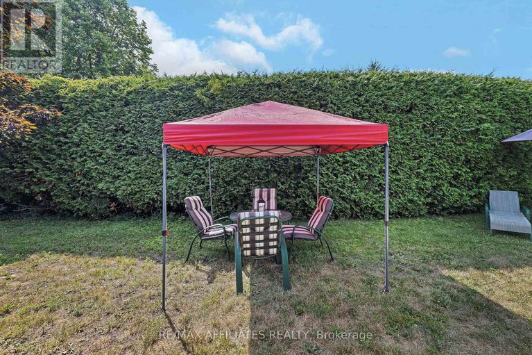 28804573/11-tripp-crescent/pheasant-run/ottawa/ontario/K2J1C5_27