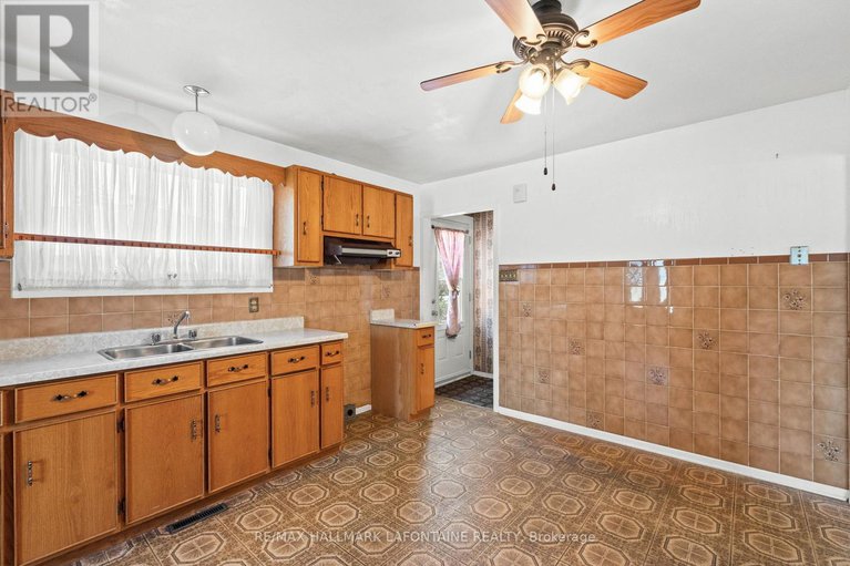 28771288/602-eastvale-drive/beacon-hill-north/ottawa/ontario/K1J6Z6_9