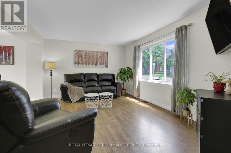 28622582/786-cummings-avenue/castle-heightsrideau-high/ottawa/ontario/K1K2L2_6