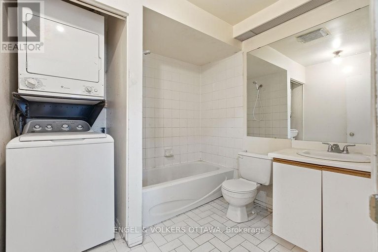 29657683/508-1589-st-bernard-street/sawmill-creektimbermill/ottawa/ontario/K1T3H7_17