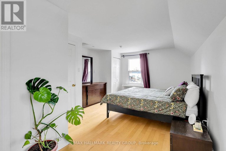 29565294/105-queen-mary-street/overbrookcastle-heights/ottawa/ontario/K1K1X4_25