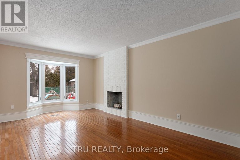 29239837/1078-st-emmanuel-terrace/convent-glen-north/ottawa/ontario/K1C2J7_5