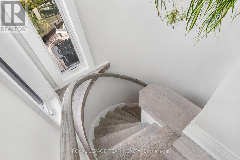 28864114/2318-summerside-drive/manotick-east-to-manotick-station/ottawa/ontario/K4M1B4_36