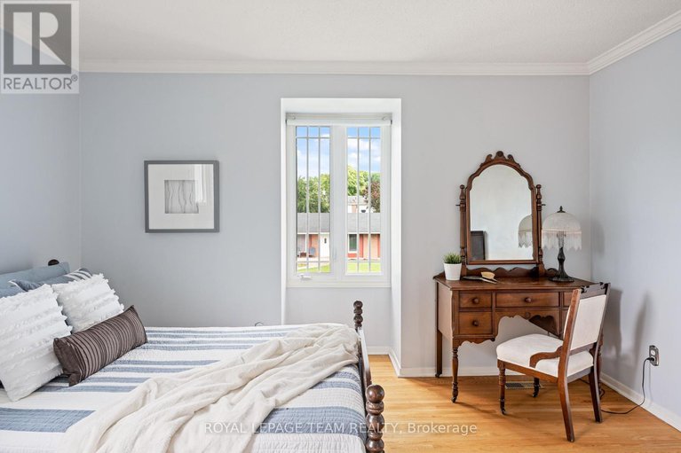 28741168/2128-hubbard-crescent/beacon-hill-north/ottawa/ontario/K1J6L2_31