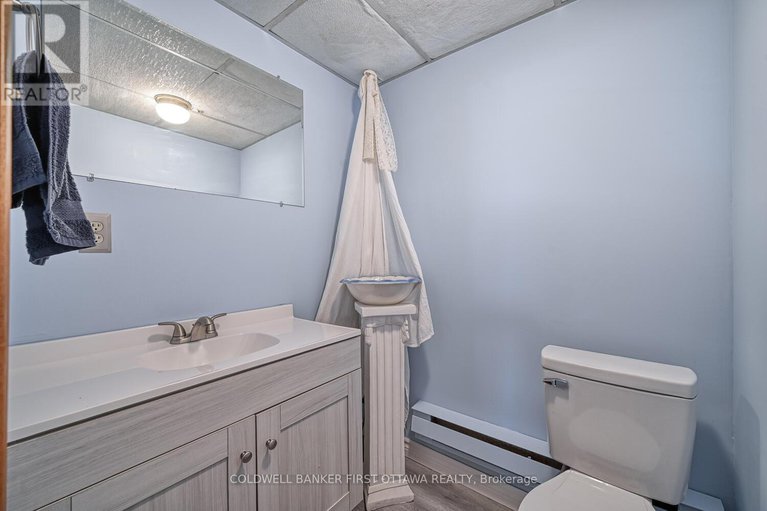 28490443/22-poole-creek-crescent/fringewood/ottawa/ontario/K2S1G4_28