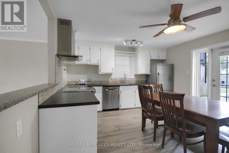 28329411/312-mountbatten-avenue/alta-vistafaircrest-heights/ottawa/ontario/K1H5W3_9