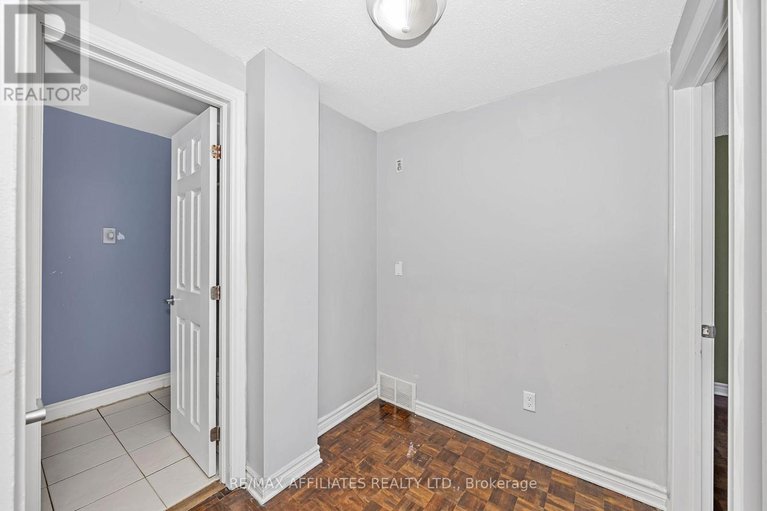 29181830/67-392-garden-glen-private/meadowlandscrestview/ottawa/ontario/K2G1E4_20