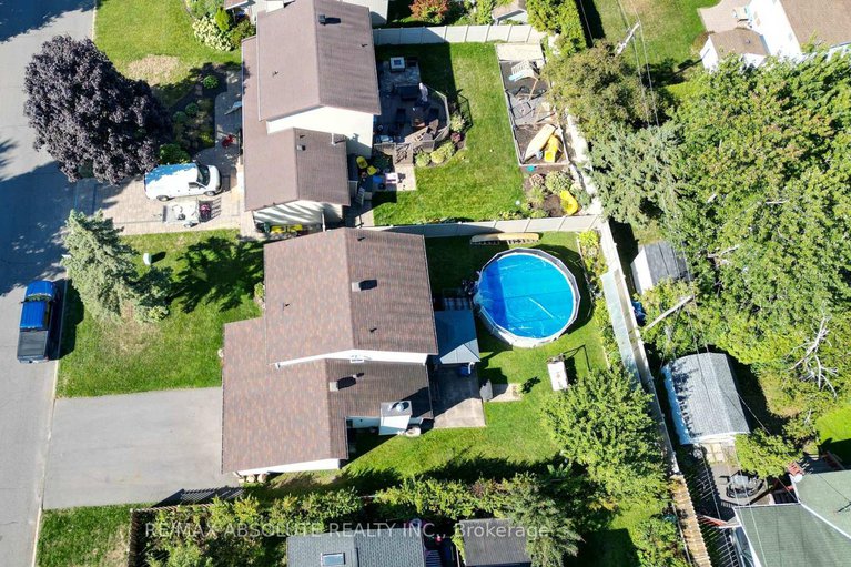 28869002/198-hoylake-crescent/bilberry-creekqueenswood-heights/ottawa/ontario/K1E2M8_6