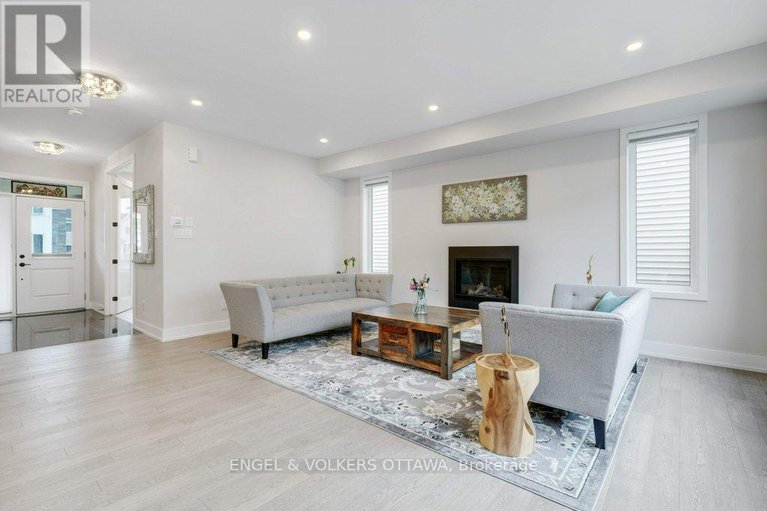 28933678/1010-carden-lane/orleans-village/ottawa/ontario/K1W0N3_9