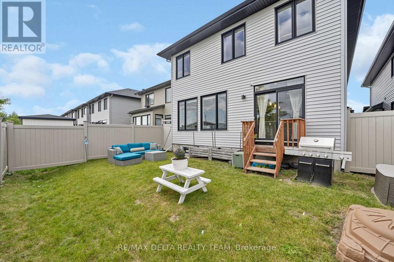 28467880/128-crevasse-road/mer-bleuebradley-estatesanderson-park/ottawa/ontario/K1W0P9_26