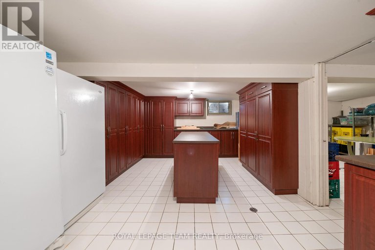 28150557/10-nancy-avenue/sheahan-estatestrend-village/ottawa/ontario/K2H8L4_44
