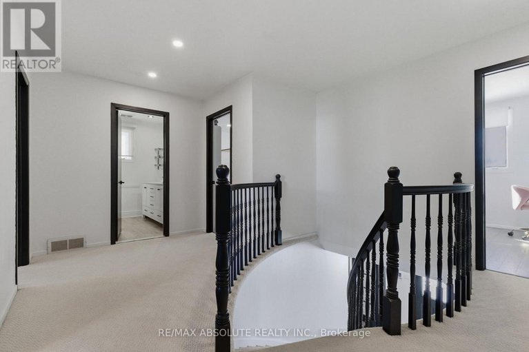 29407947/13-weatherwood-crescent/pineglencountry-place/ottawa/ontario/K2E7C5_27