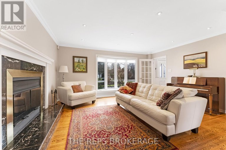 28336978/3062-upper-otterson-place/mooneys-bayrevelstoke/ottawa/ontario/K1V7B6_14
