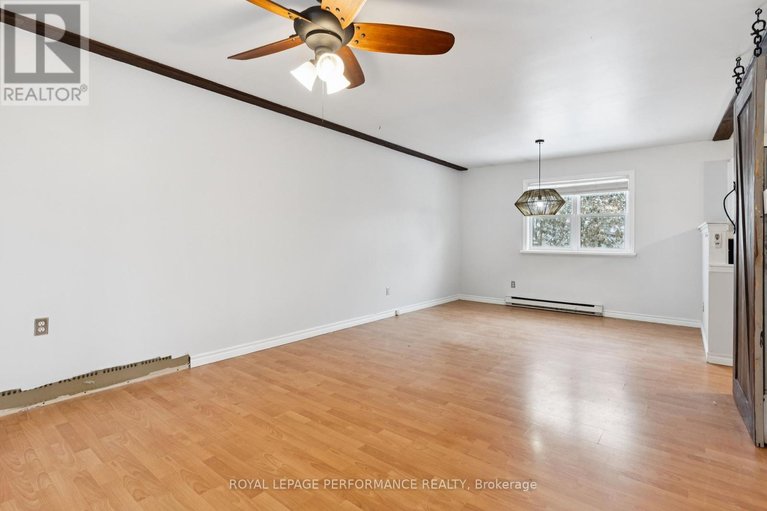 29513400/121-elizabeth-street/pakenham/mississippi-mills/ontario/K0A2X0_6