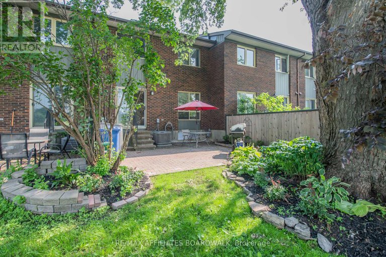 28517724/68-111-beachview-private-w/mooneys-bayriverside-park/ottawa/ontario/K1V1M7_29
