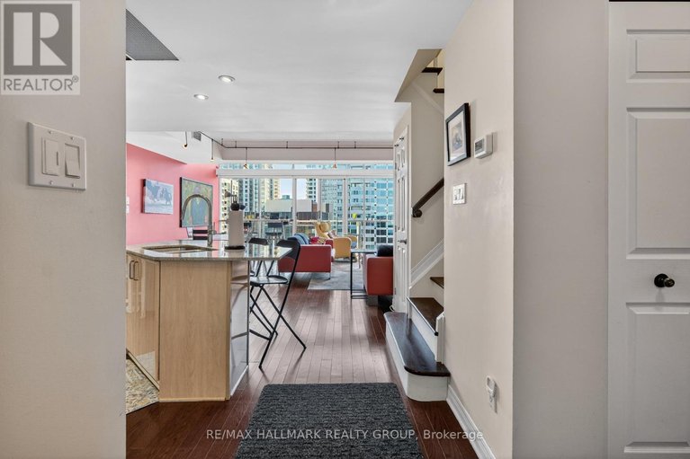 29682835/1401-134-york-street/lower-townbyward-market/ottawa/ontario/K1N1K8_23