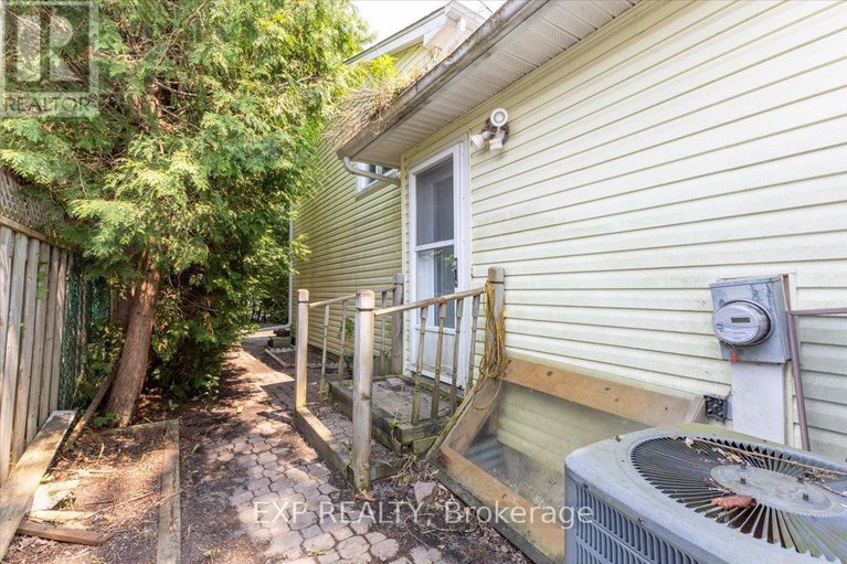 28574220/2209-fillmore-crescent/beacon-hill-north/ottawa/ontario/K1J6A1_23