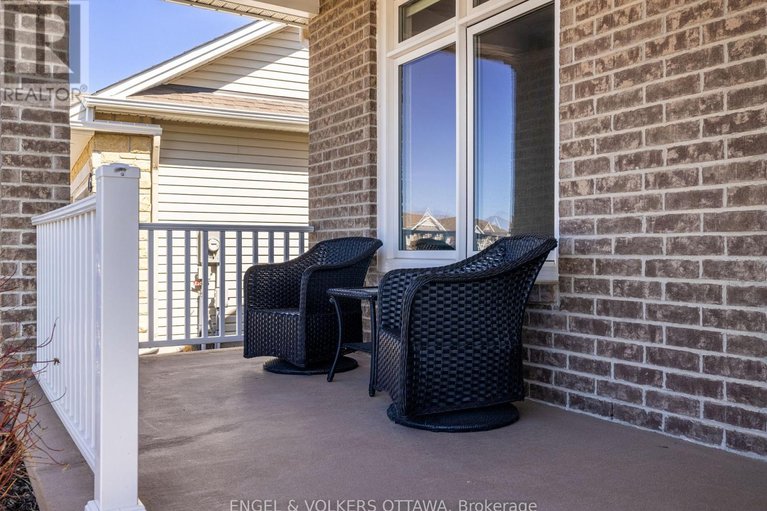 29636459/865-tewin-circle/camelot/ottawa/ontario/K4A1K1_4