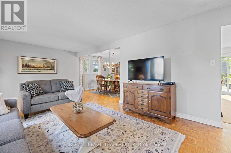 28900932/2486-regina-street/lincoln-heights/ottawa/ontario/K2B6X5_8