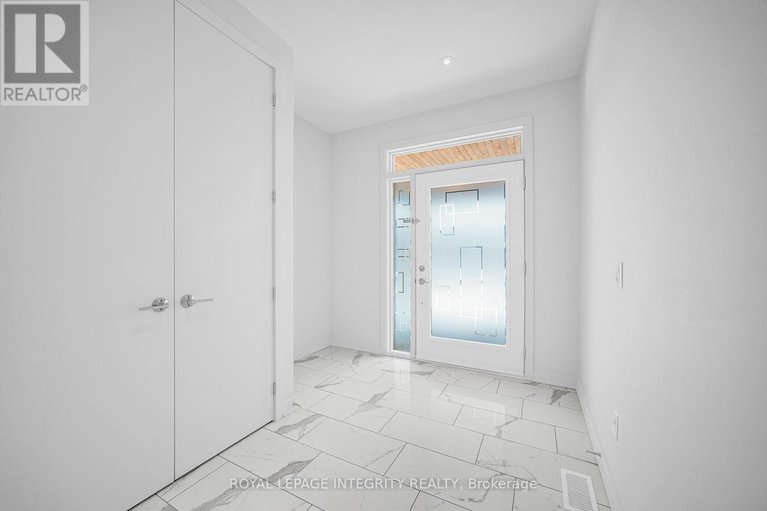 29234457/899-ralph-hennessy-avenue/riverside-southgloucester-glen/ottawa/ontario/K1X0B1_3