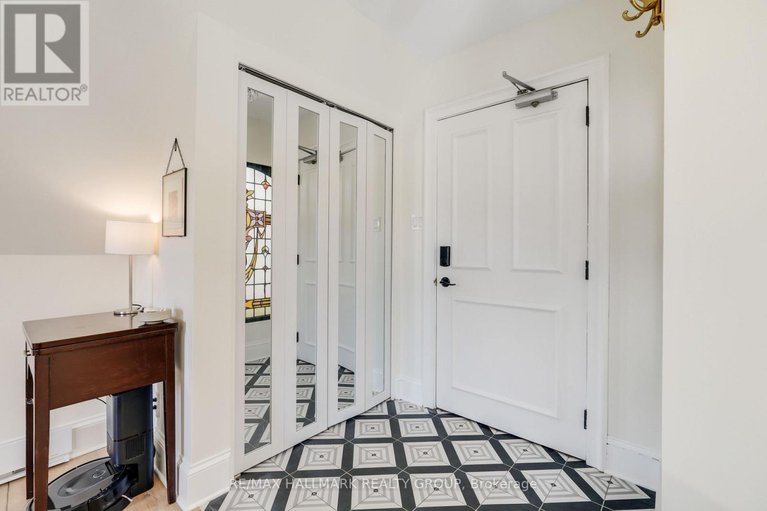 28961457/5-274-daly-avenue/sandy-hill/ottawa/ontario/K1N6G5_11