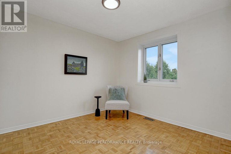 28710686/22-550-straby-avenue/overbrookcastle-heights/ottawa/ontario/K1K1H1_26