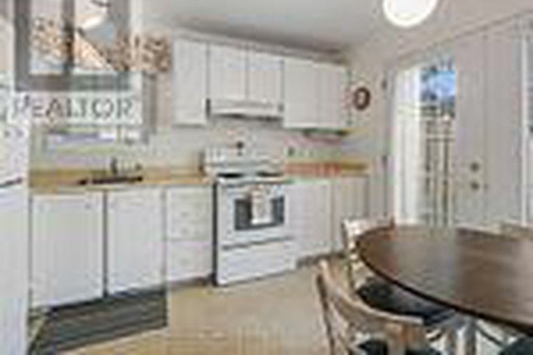 29076234/625-trelawny-private/carleton-square/ottawa/ontario/K2C3M9_4