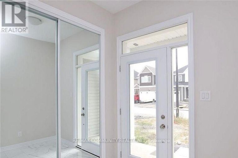 29105852/32-pacing-walk/goulbourn-twp-from-franktown-rdsouth-to-rideau/ottawa/ontario/K0A2Z0_2