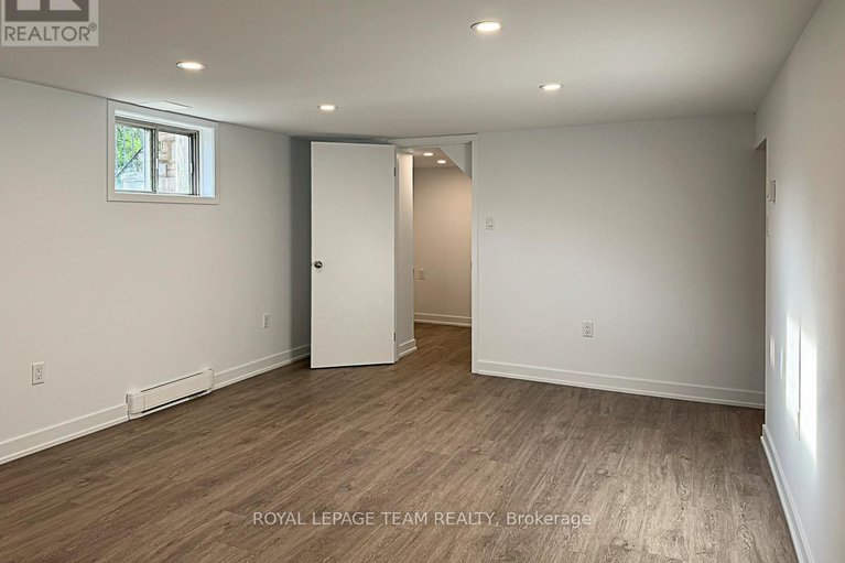 28916019/70-crownhill-street/cardinal-heights/ottawa/ontario/K1J7K8_21