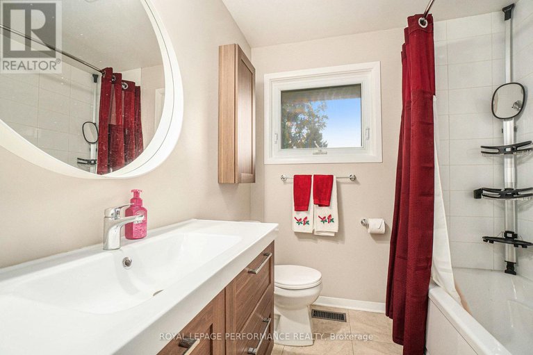 28532553/8-newgale-street/crystal-beach/ottawa/ontario/K2H5R3_13