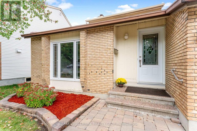 28978664/1075-avignon-court/orleans-wood/ottawa/ontario/K1C2N4_2
