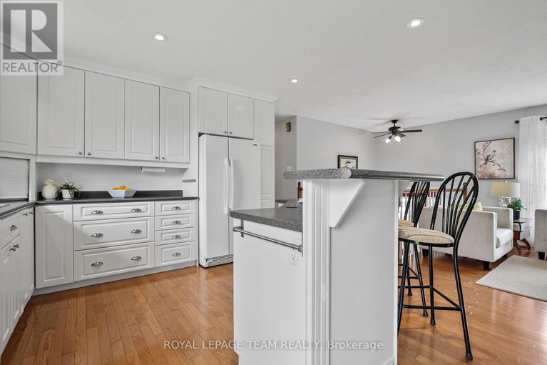 28356426/6489-doctor-blair-crescent/north-gower/ottawa/ontario/K0A2T0_10